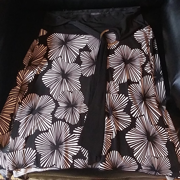 🌼Flower print skirt🌼 - Picture 1 of 1